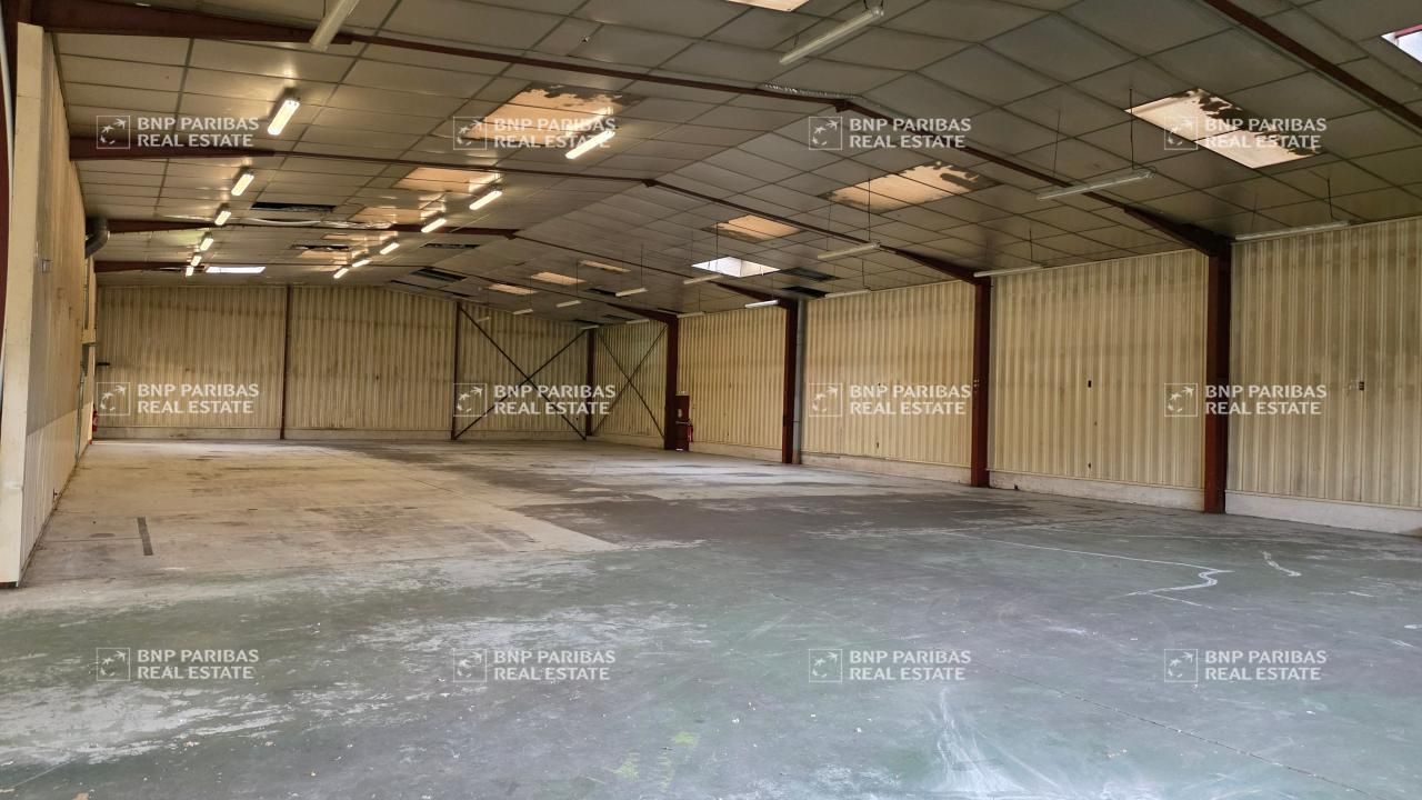 1680 m² pour ce activité en location à Valenton