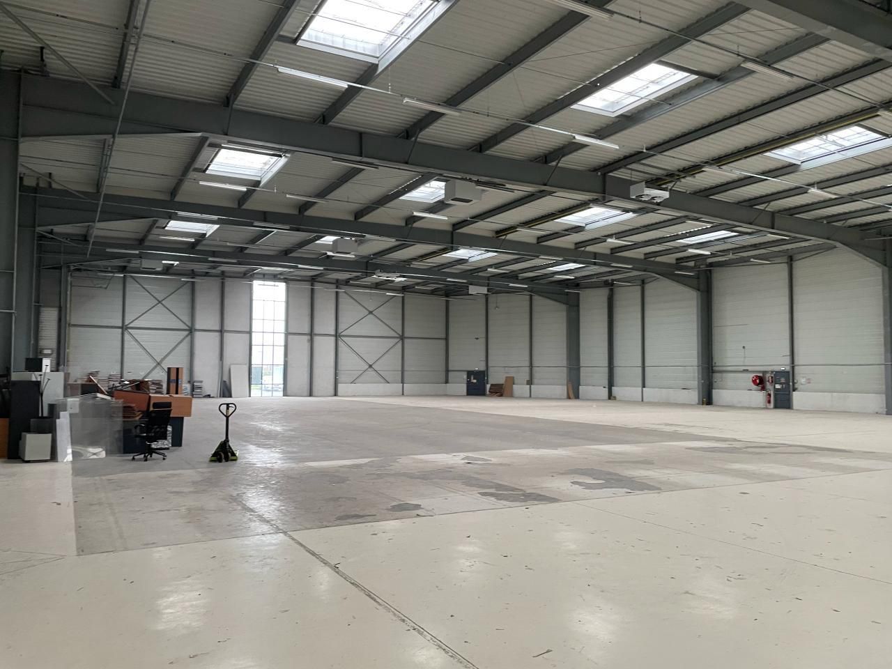 2496 m² pour ce pme-pmi en location à Le mesnil-amelot