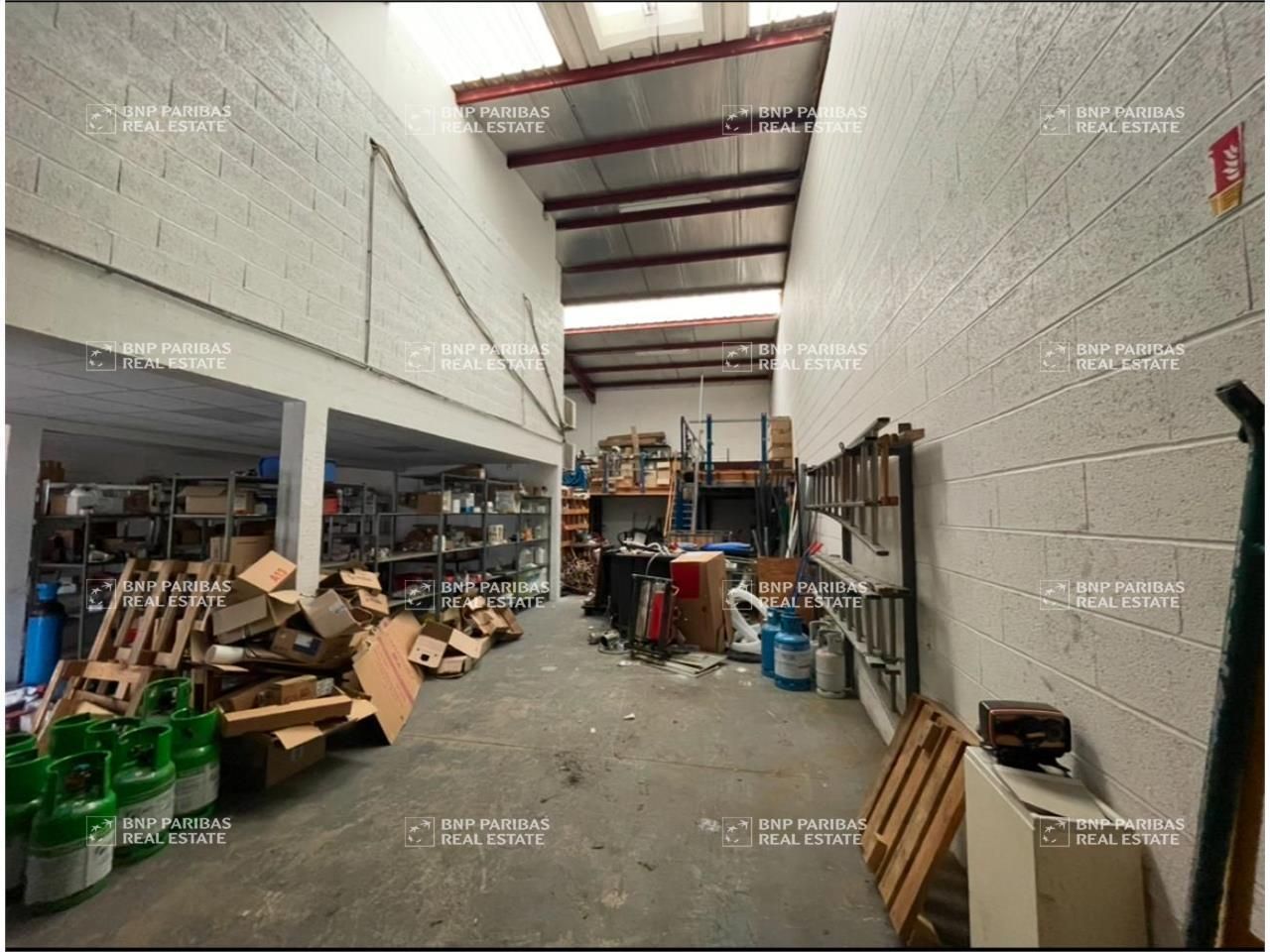 294 m² pour ce pme-pmi en location à Quincy-voisins