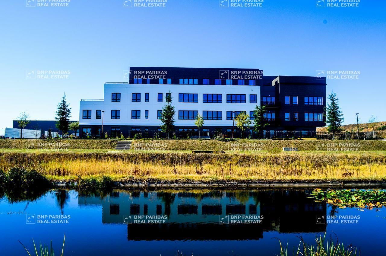 Location Bureaux 792 m² divisibles 69740 Genas