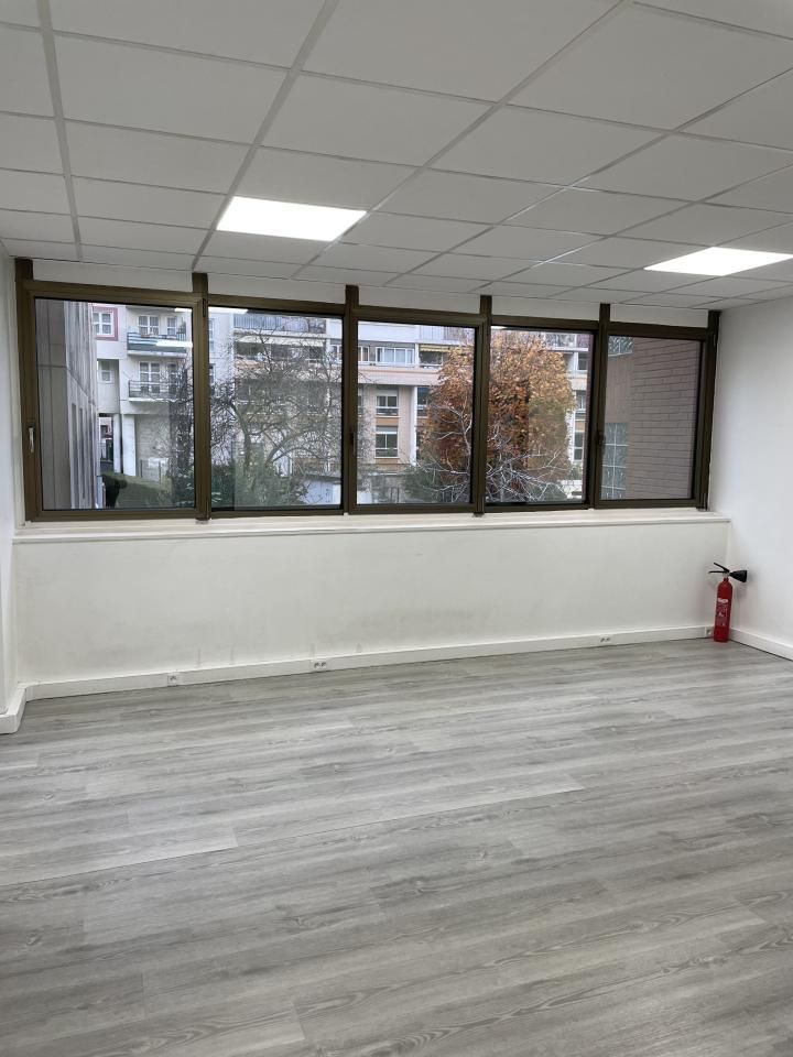 Location Bureaux 331 m² divisibles 93100 Montreuil