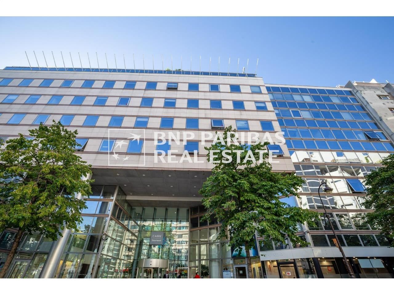 898.6 m² pour ce bureaux en location à Paris