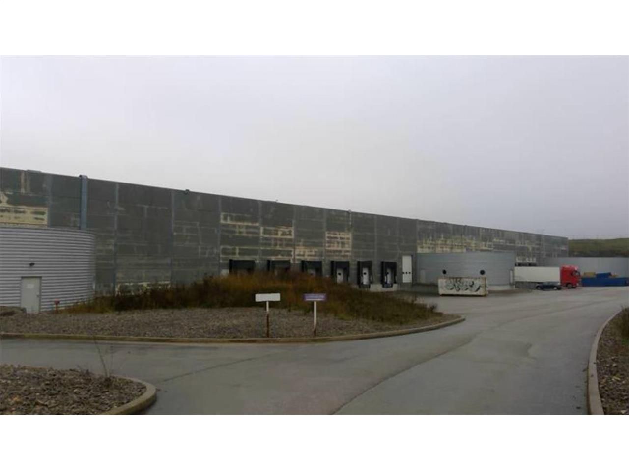 7116 m² pour cetentrepôts classe b en location à La cavalerie