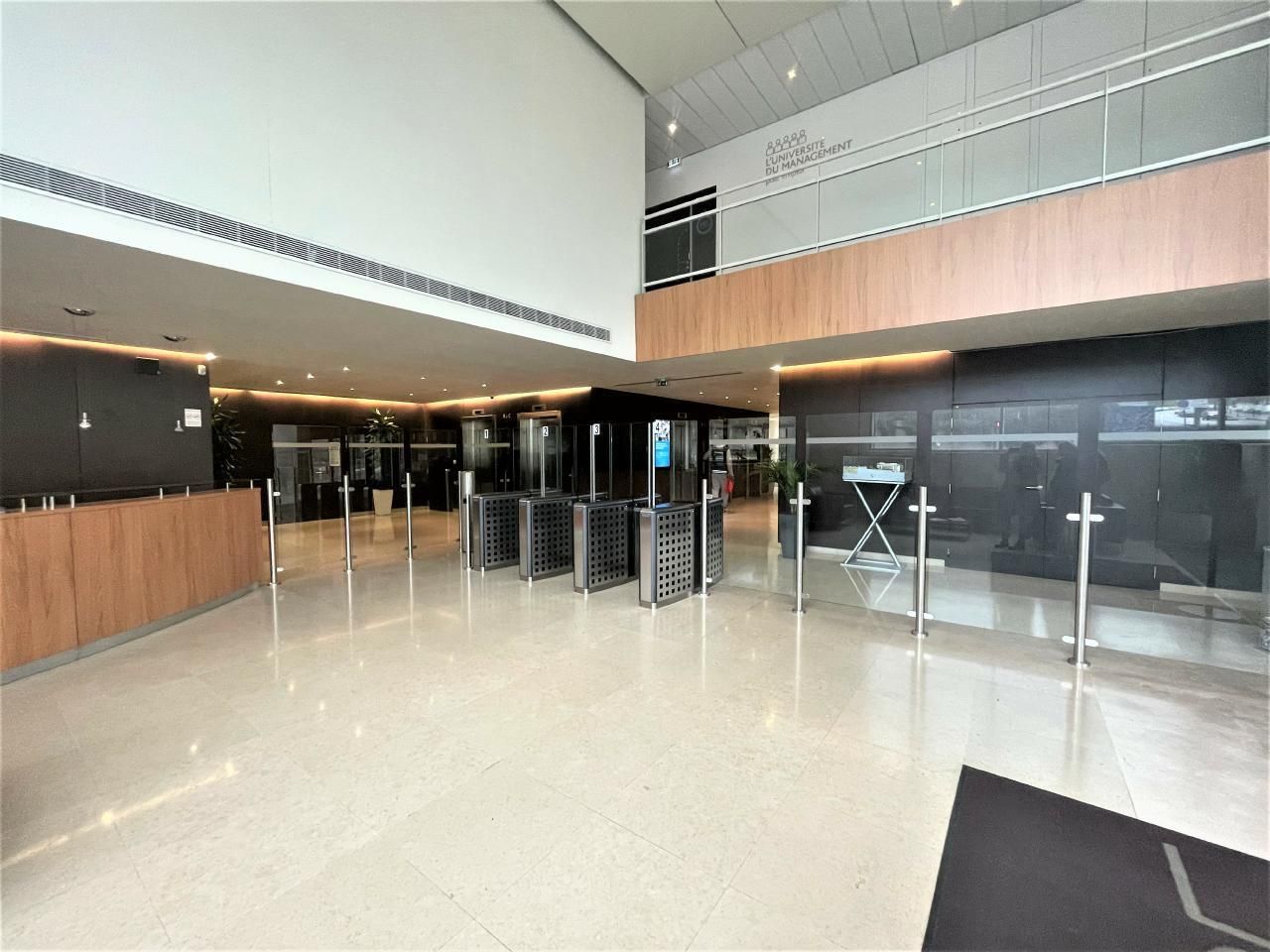 4705.4 m² pour ce bureaux en location à Le pré-saint-gervais