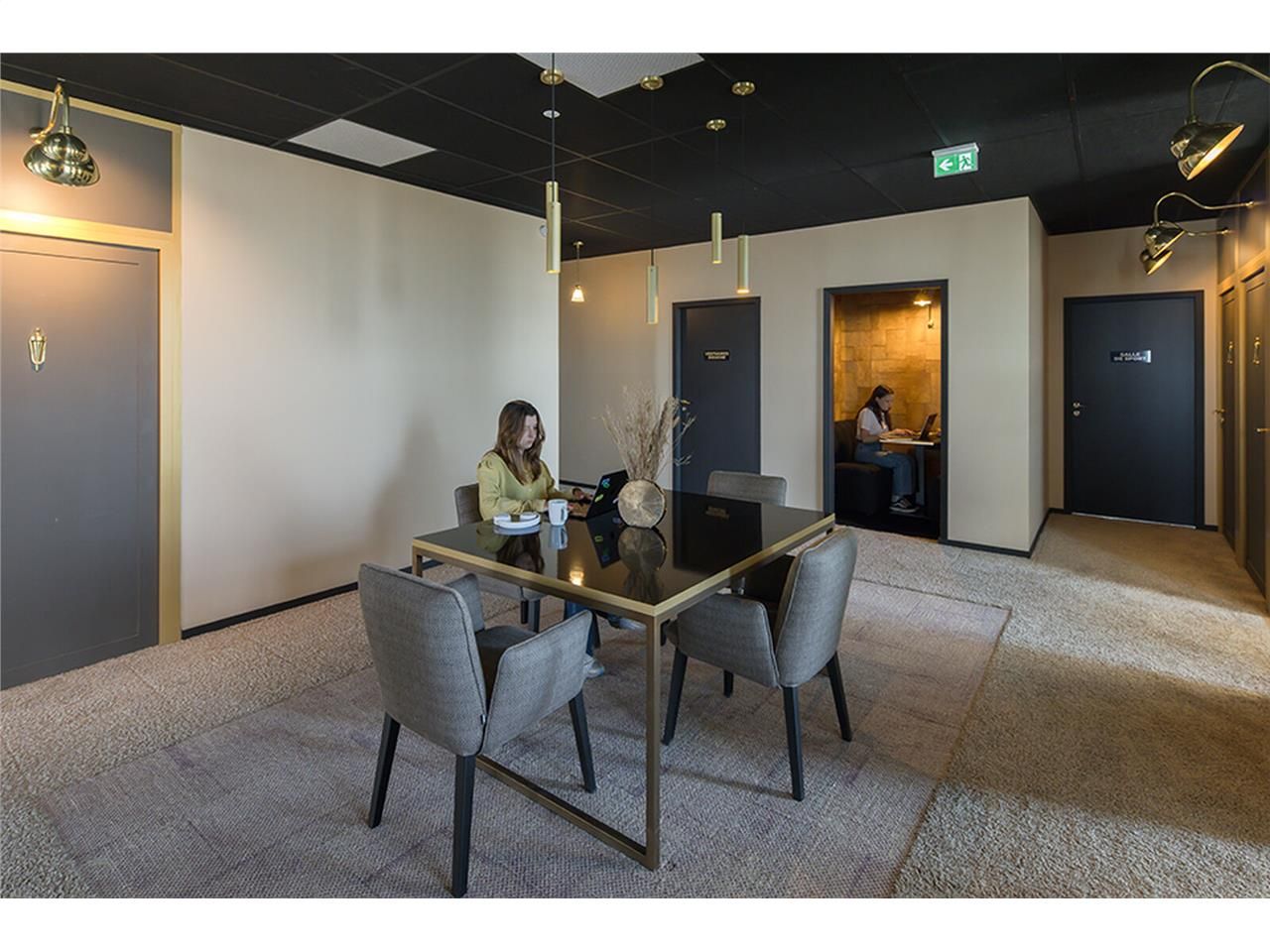 Installés au coeur du quartier de la création, à 