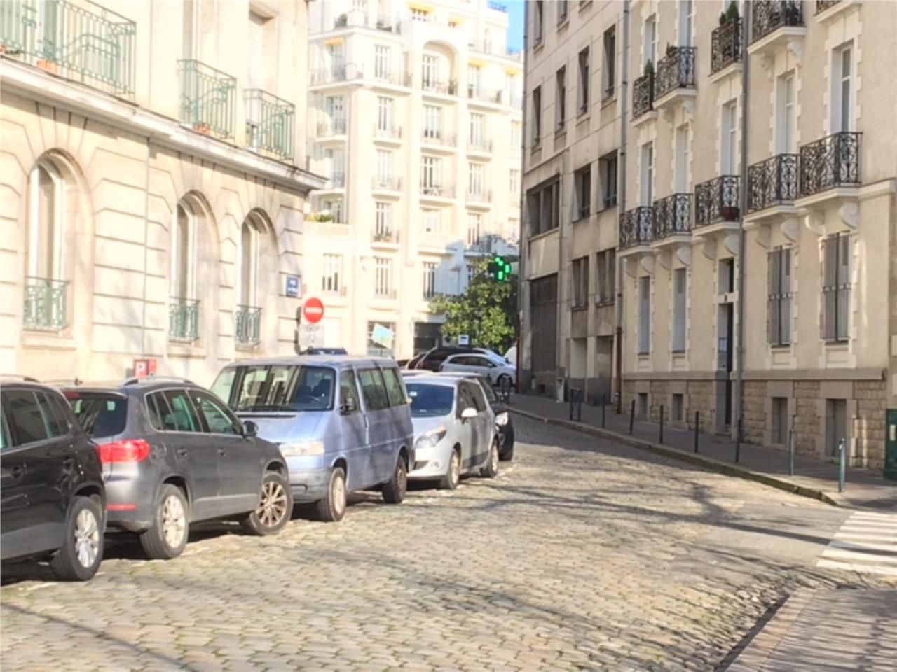 Local commercial, à louer, avec beau linéaire vit