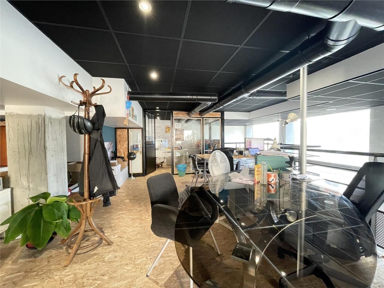 RARE - BUREAUX - A VENDRE  A proximité du centre-