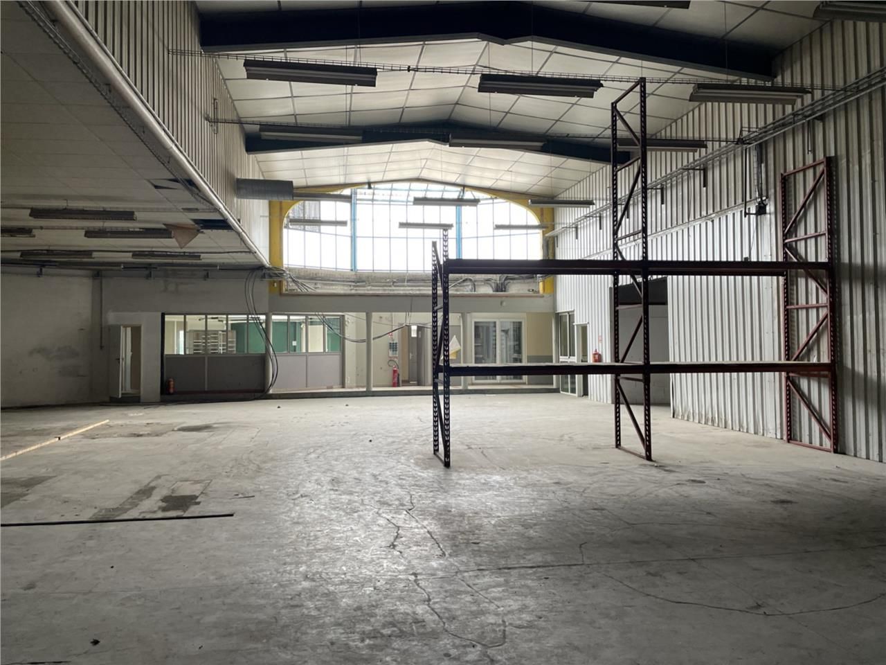 Dans une zone mixte de commerces, de bureaux et d