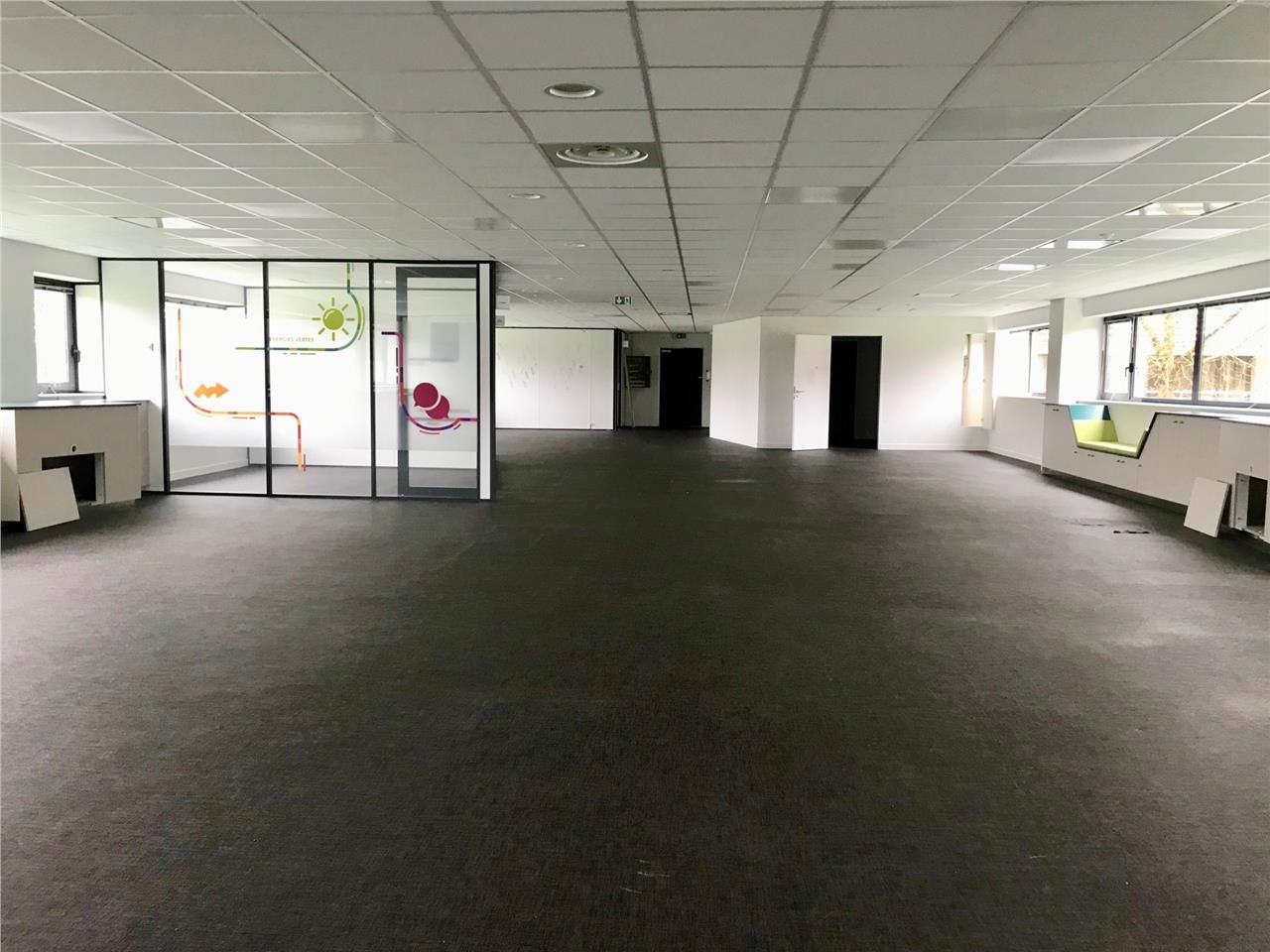 Au coeur du parc tertiaire du Moulin Neuf et à pr