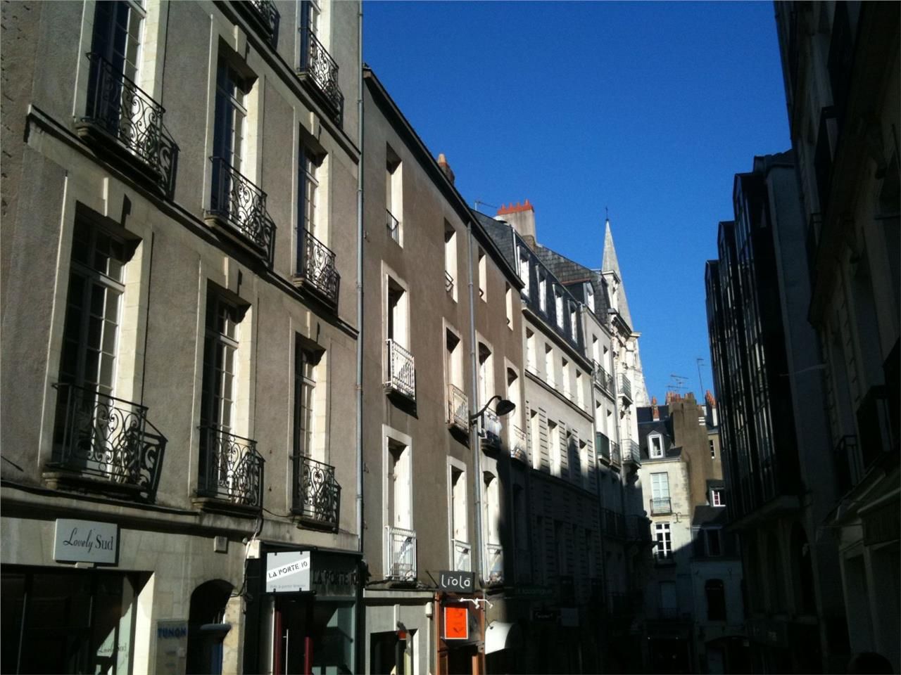 Dans un immeuble ancien, en plein coeur de Nantes