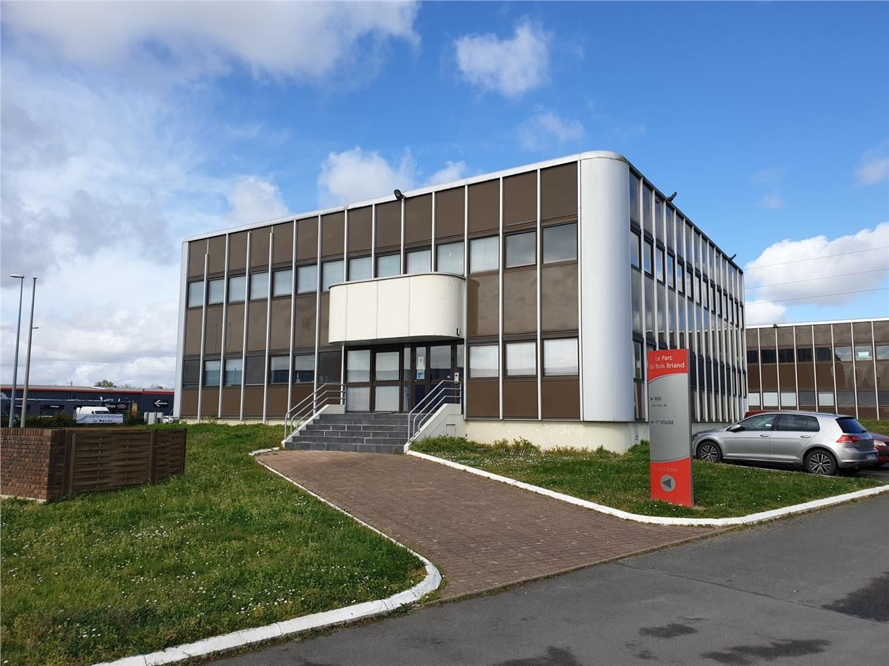 Nous vous proposons à la location un bâtiment ind