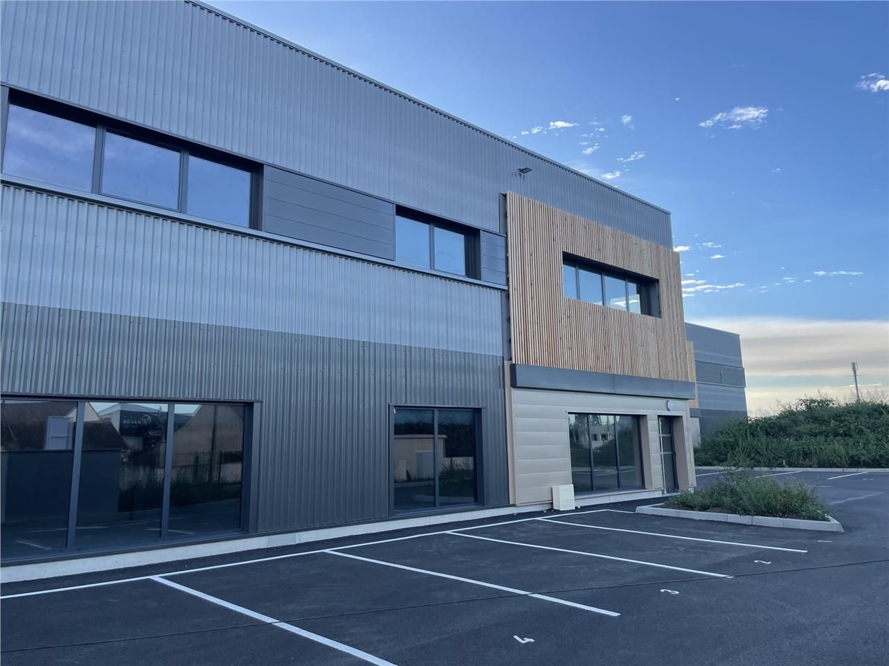 Dans une zone demandée, sur un axe passant, nous 