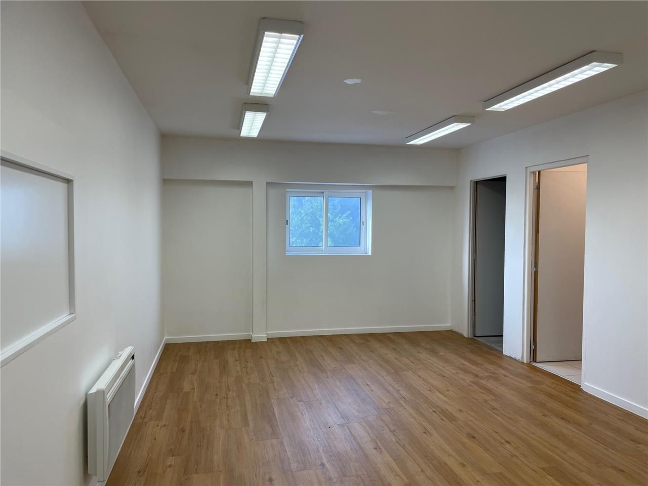 Arthur Loyd vous propose un local d'activité à lo