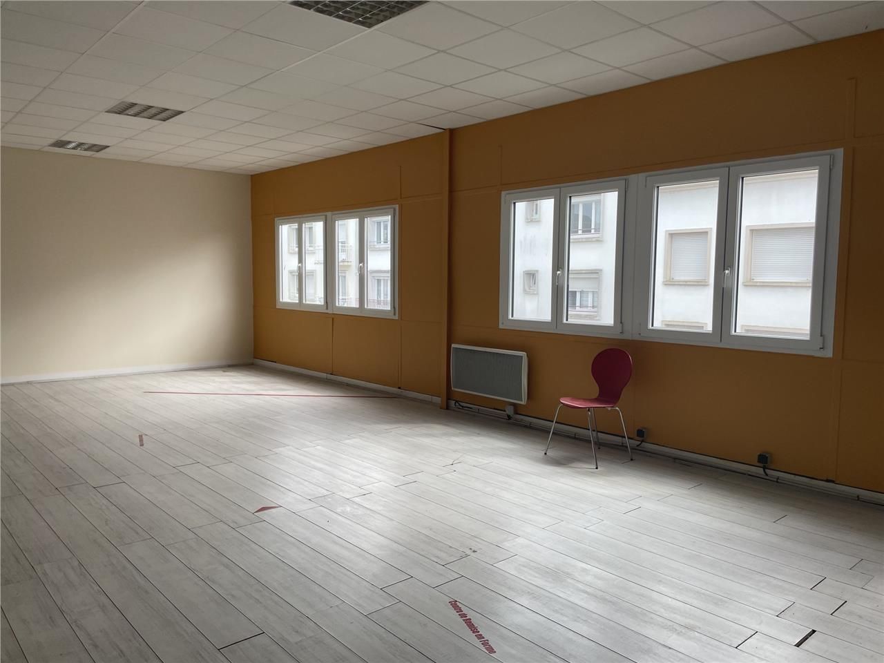 Dans le centre ville de Saint Nazaire , proche de