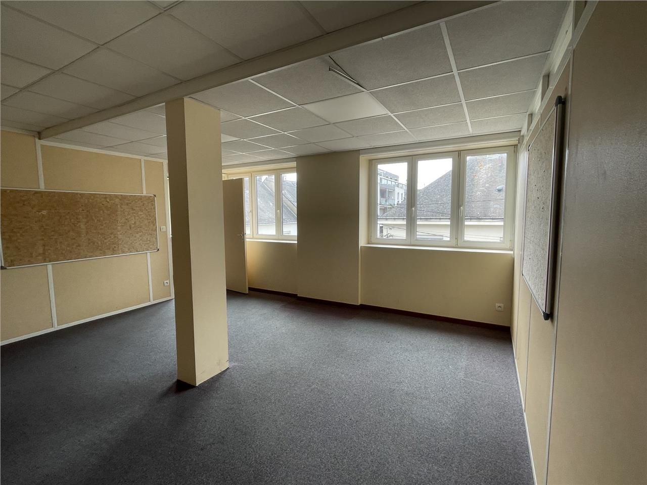 Dans le centre ville de Saint Nazaire , proche de