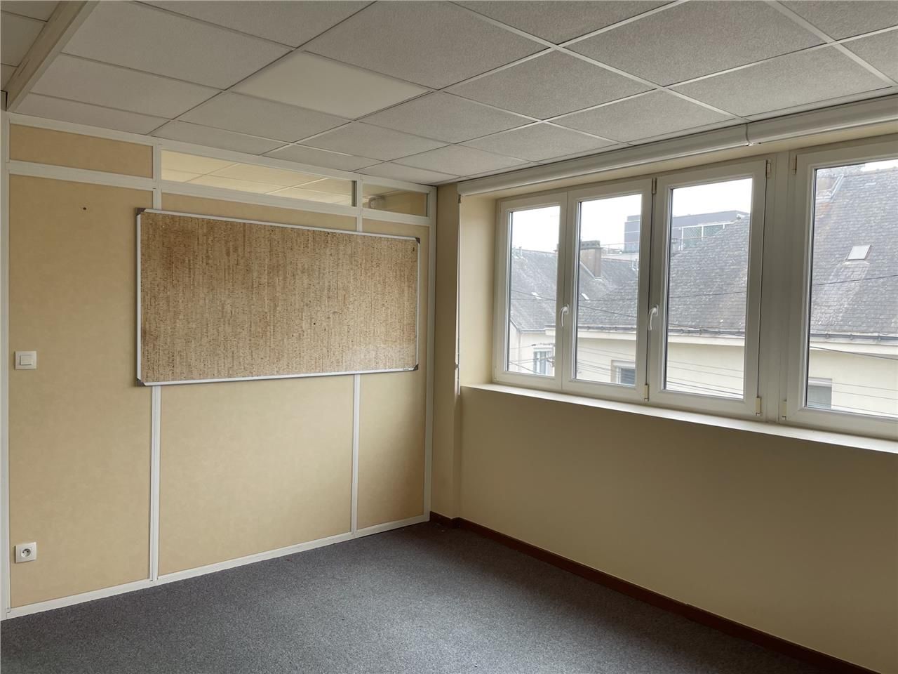 Dans le centre ville de Saint Nazaire , proche de