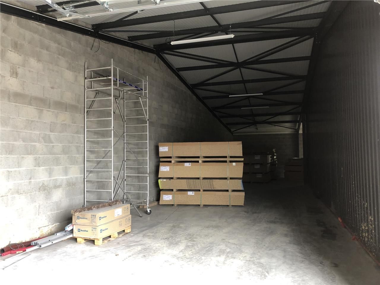 ARTHUR LOYD vous propose à la location un local d