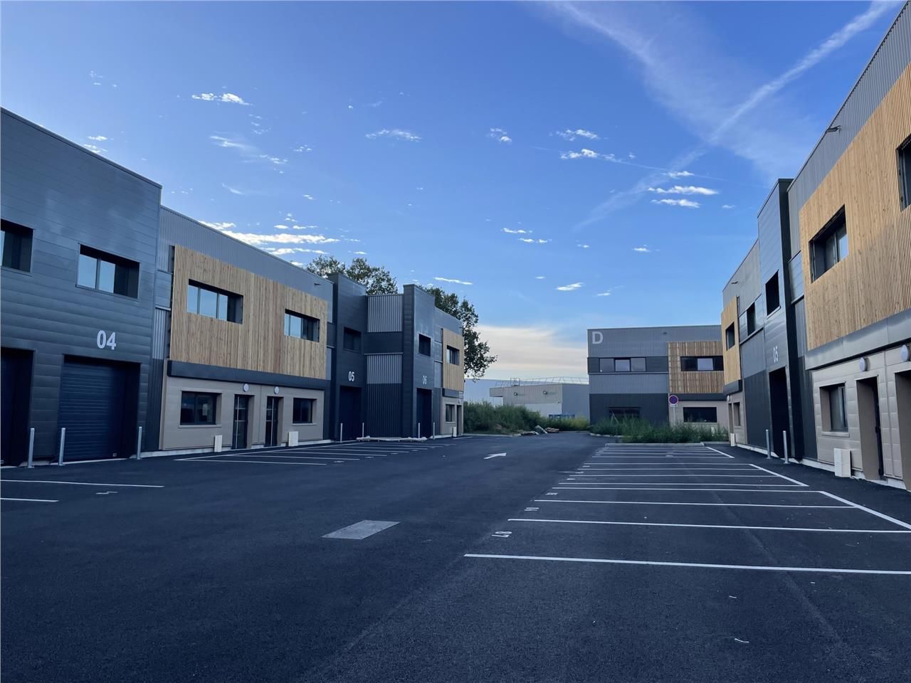 Dans une zone demandée, sur un axe passant, nous 