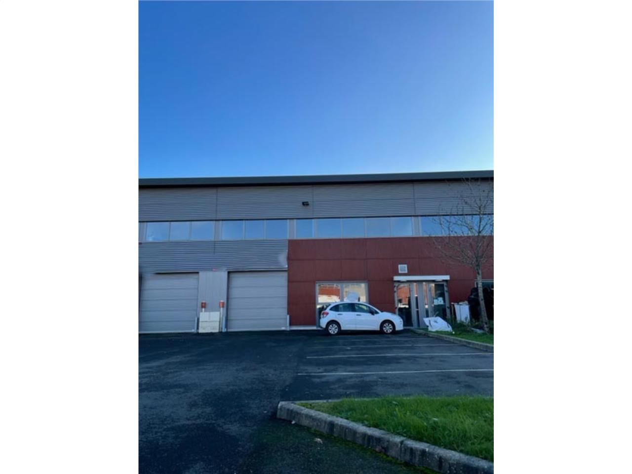 Nous vous proposons un espace de 352 m² non divis