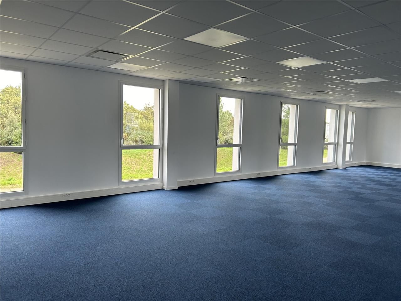 Au sein d'un ensemble tertiaire indépendant, de 1