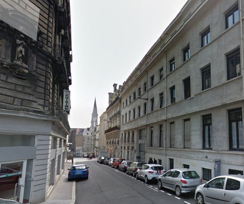 Nous vous proposons à la location, une cellule co