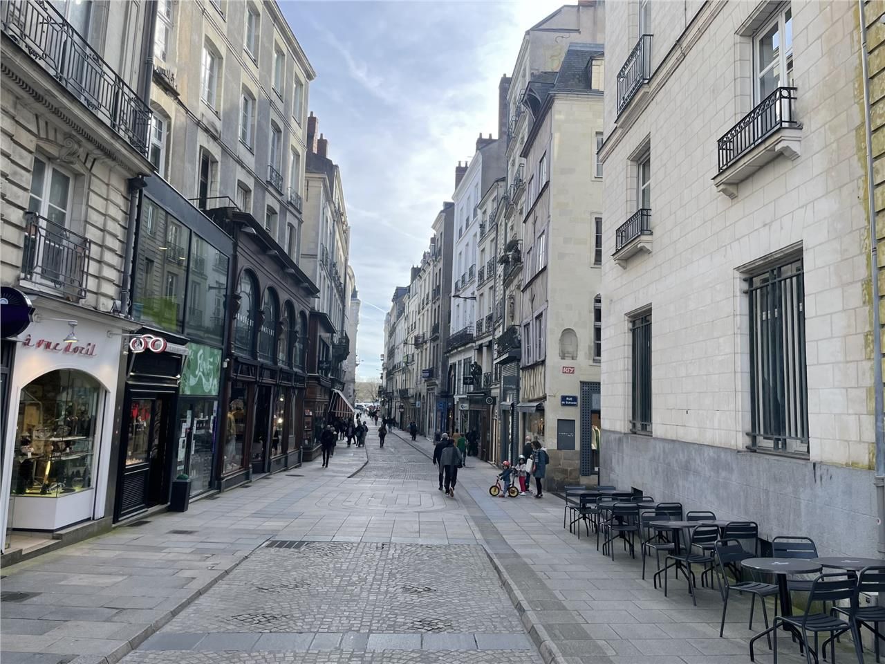 Arthur Loyd vous propose un superbe magasin Rue d