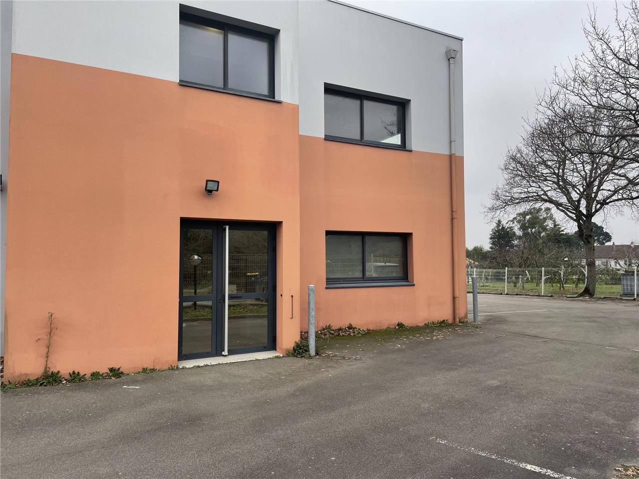 Au coeur de la zone d'activité dynamique et reche