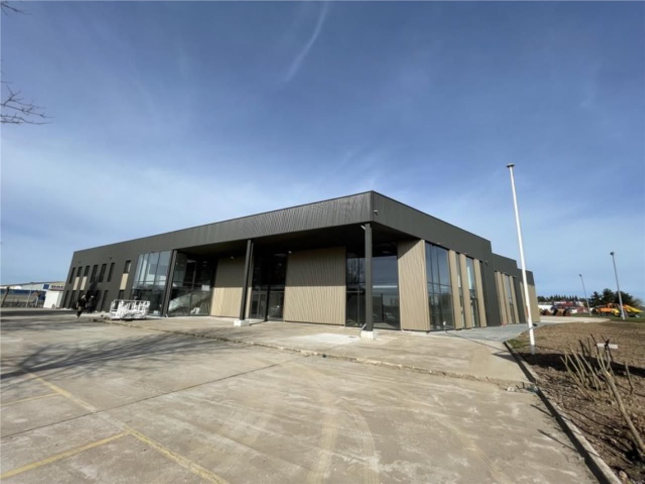 Nous vous proposons des cellules commerciales art