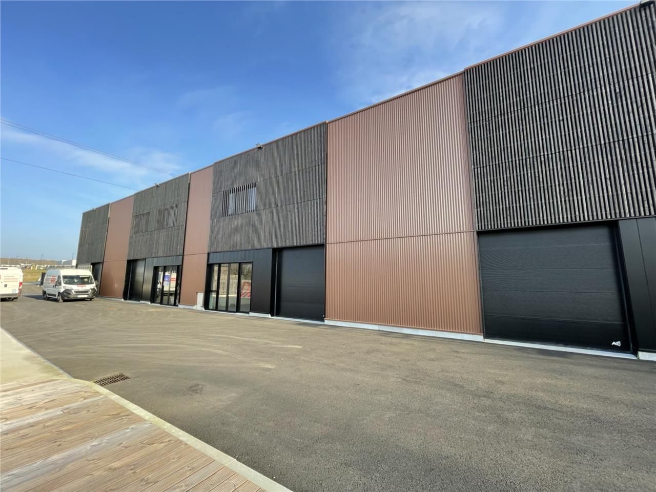 Nous vous proposons 3 cellules  à vendre dans un 