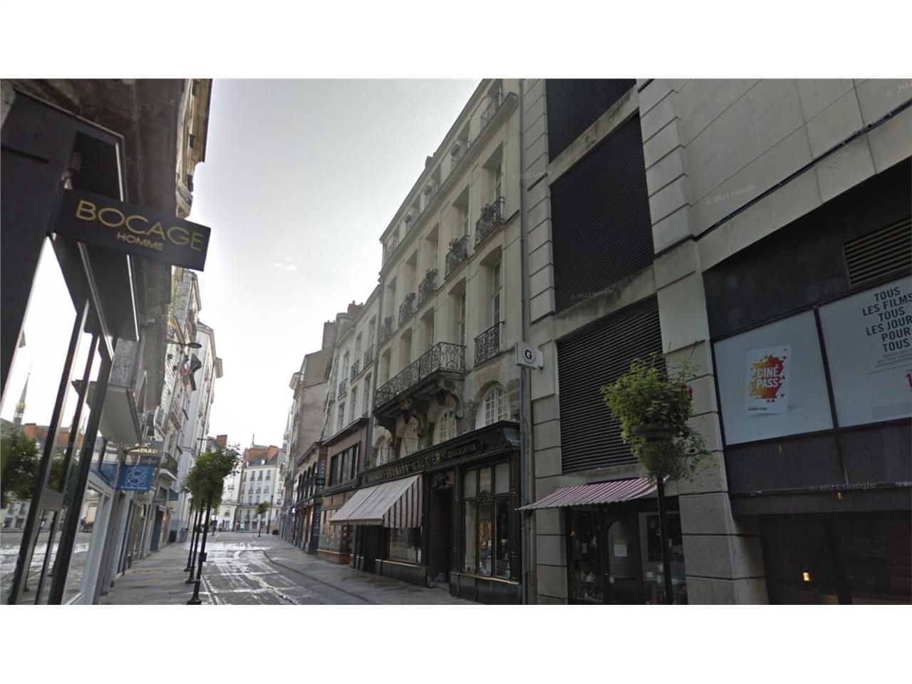 Très beau local dans rue très animée du centre vi