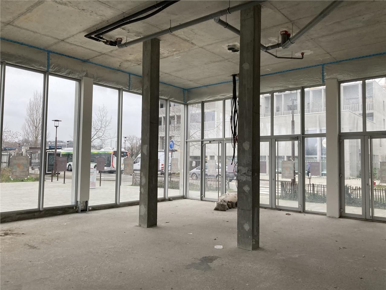 Au sud du boulevard de la Prairie-au-Duc, sur l'î