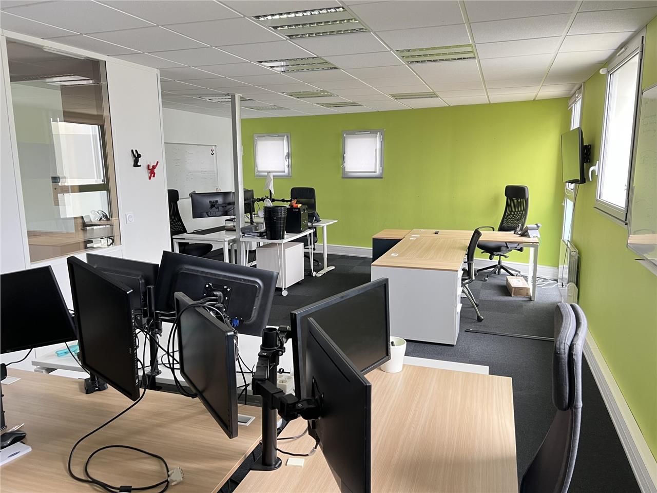 A louer, immeuble de bureaux indépendant, aménagé