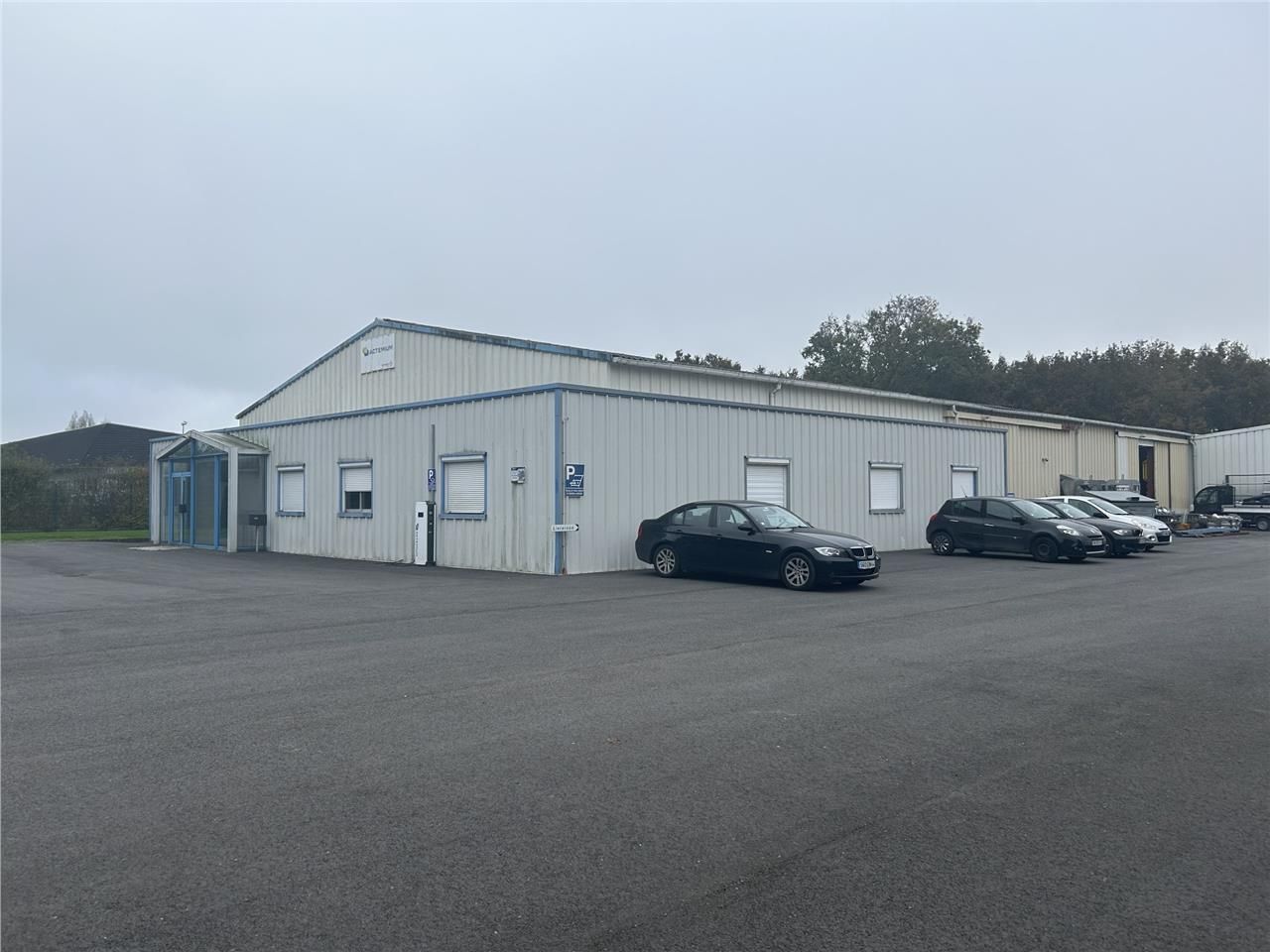 Nous vous proposons des locaux d'activité de 1300