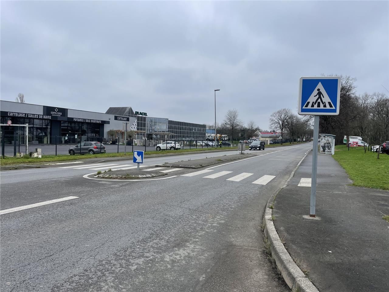 Cellule commerciale de 286 m2 à louer en bordure 