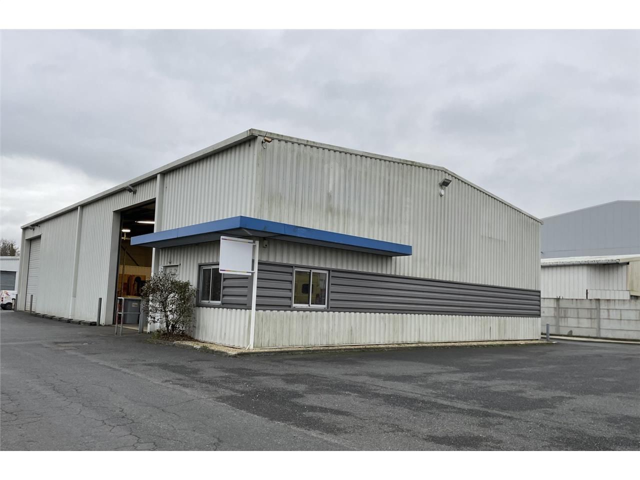 Nous vous proposons un bâtiment indépendant d'env