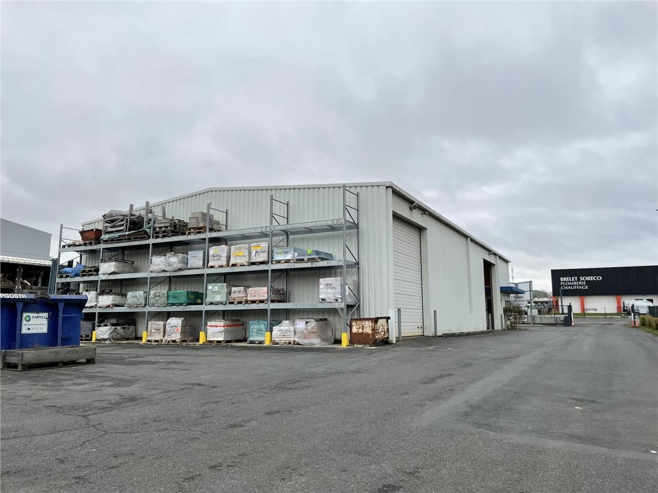 Nous vous proposons un bâtiment indépendant d'env