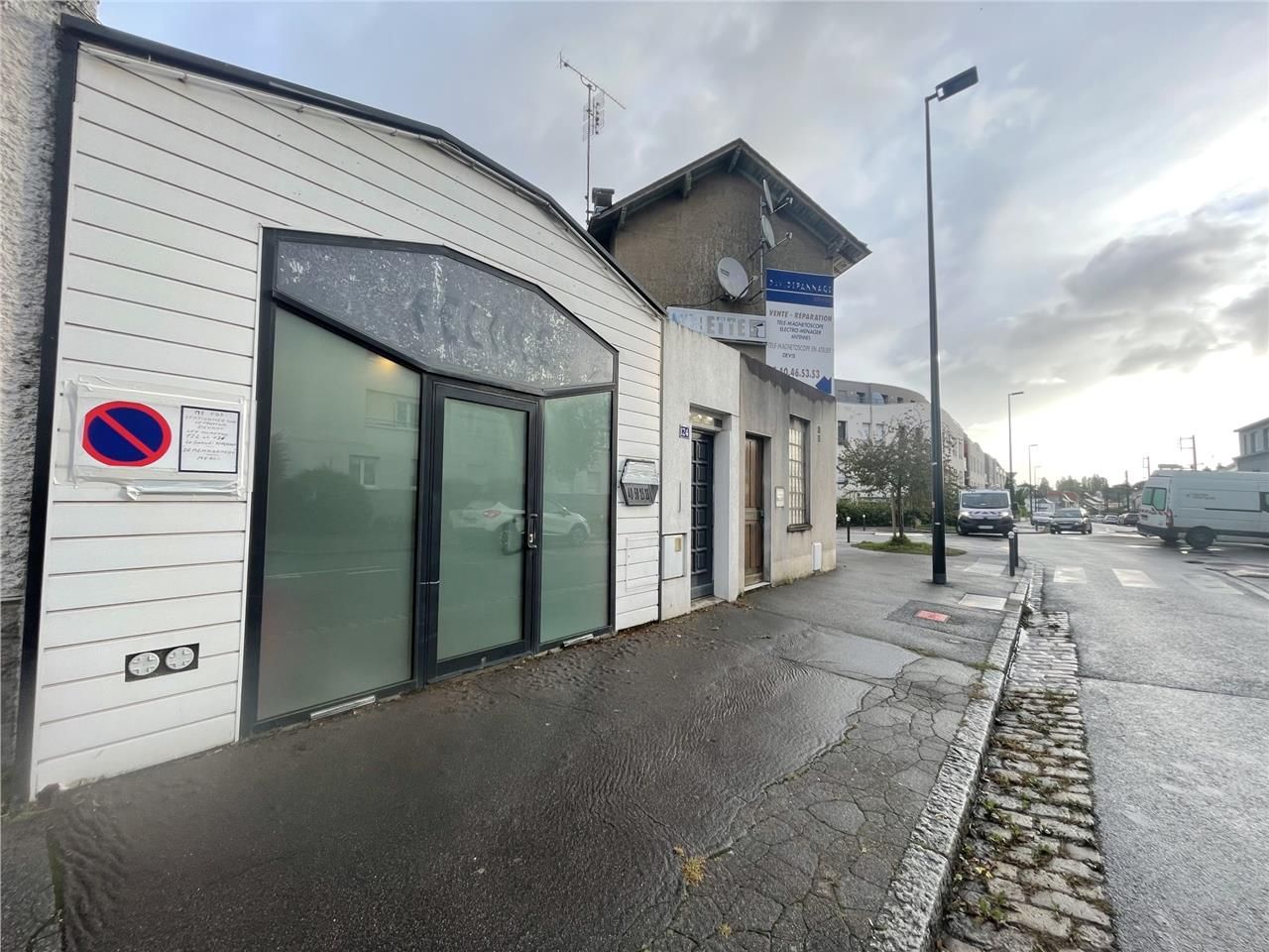 Nous vous proposons à la vente un ancien salon de