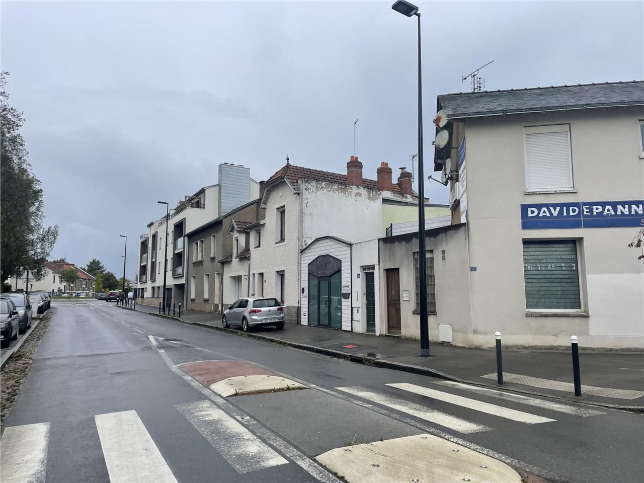 Nous vous proposons à la vente un ancien salon de