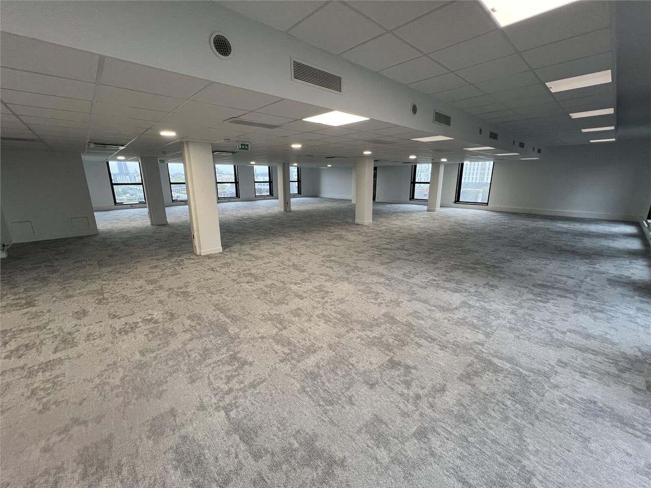 Situé en bord de Loire à proximité de la gare SNC