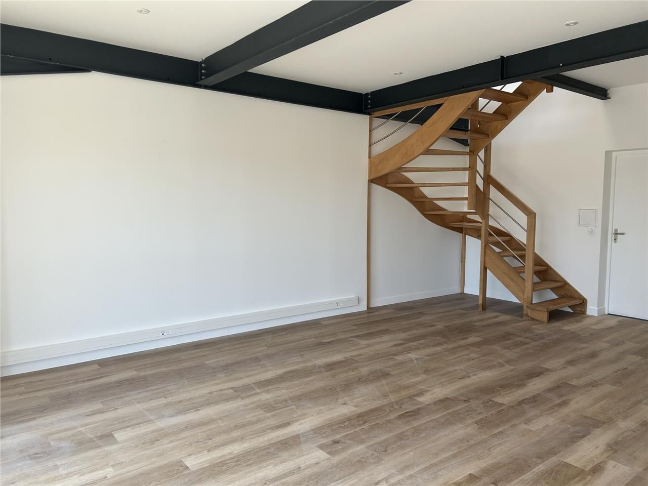 Dans la zone d'activités des Six Croix à Donges, 