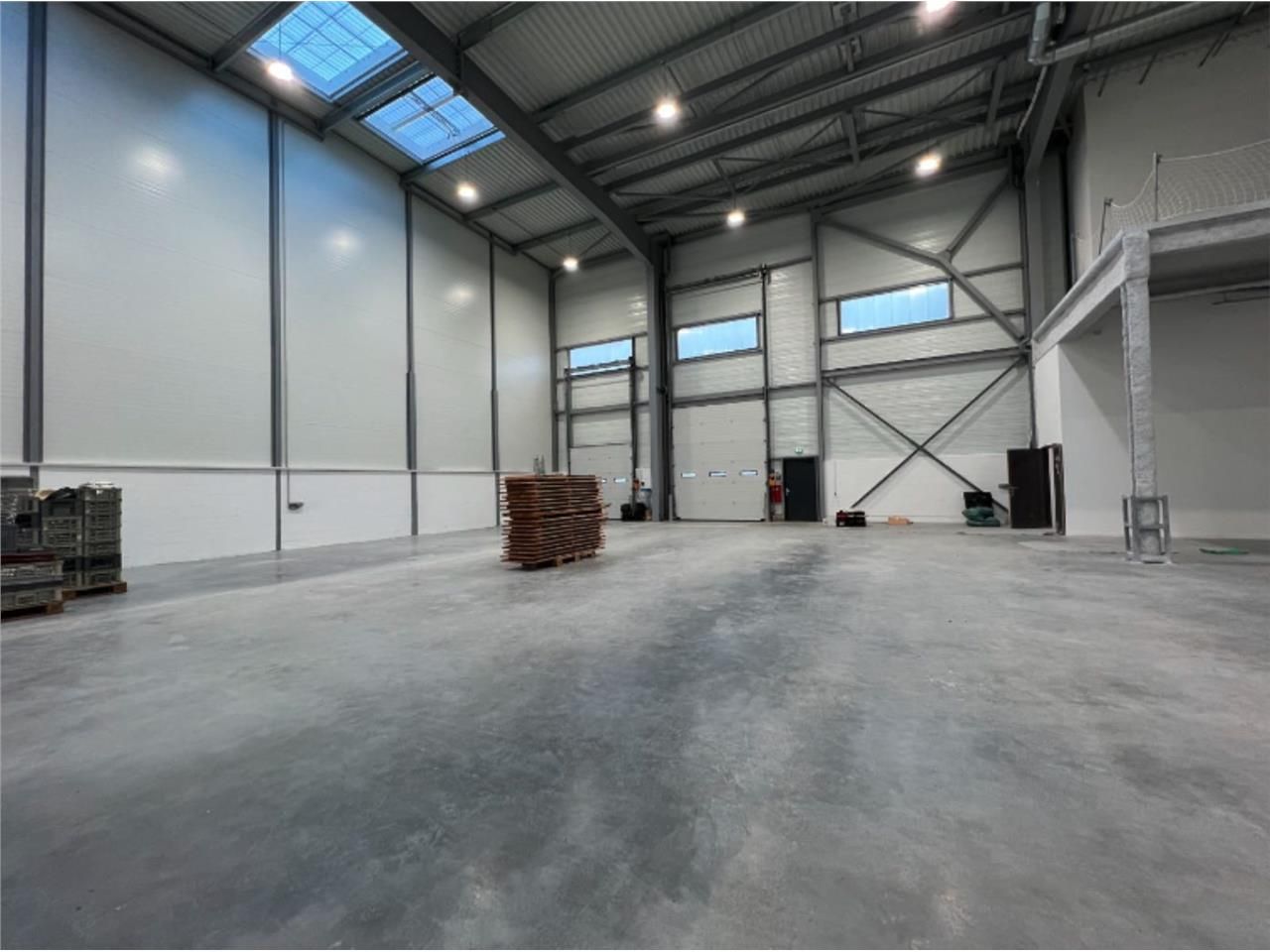 Nous vous proposons un bâtiment neuf avec des pre