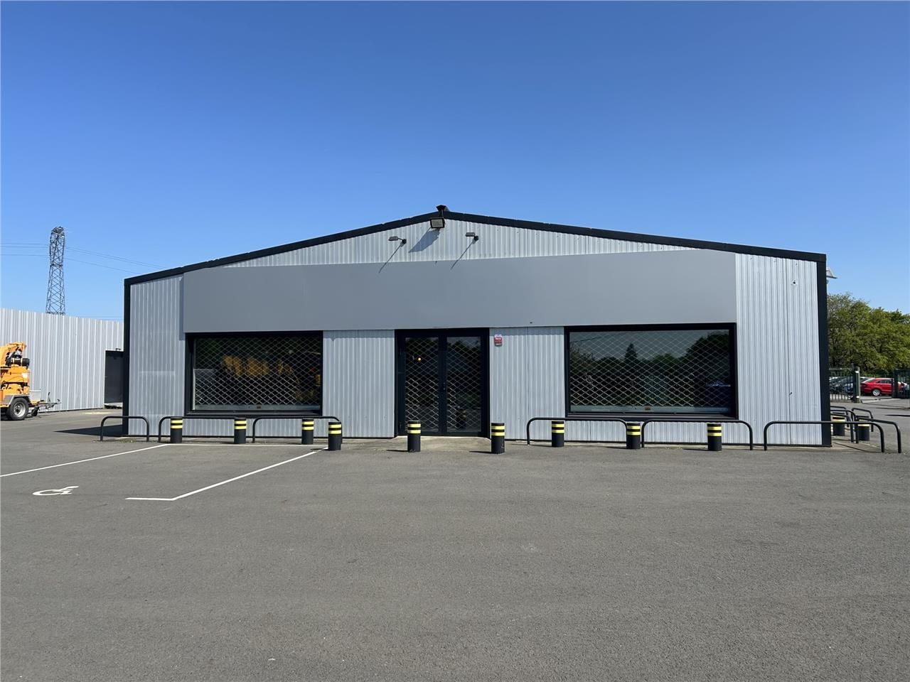 Situé au coeur de la zone d'activité  à Prinquiau