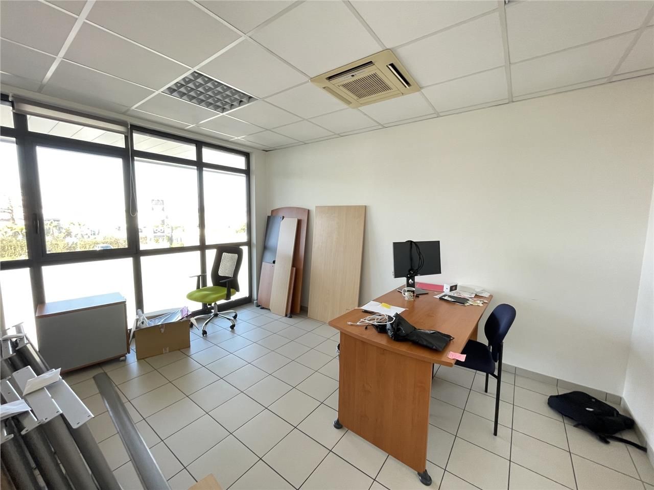 Nous vous proposons à la location une surface de 