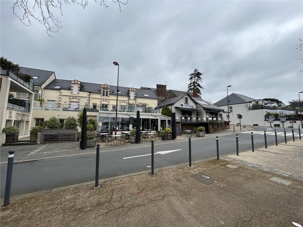 Local commercial de 75 m2 disponible à la locatio