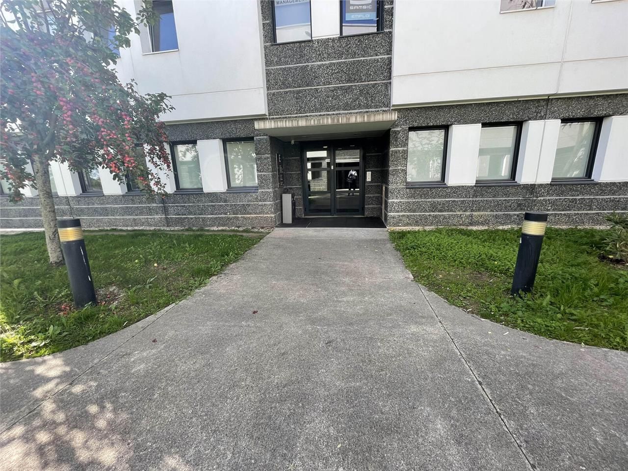 Nous vous proposons à la location au rez de chaus