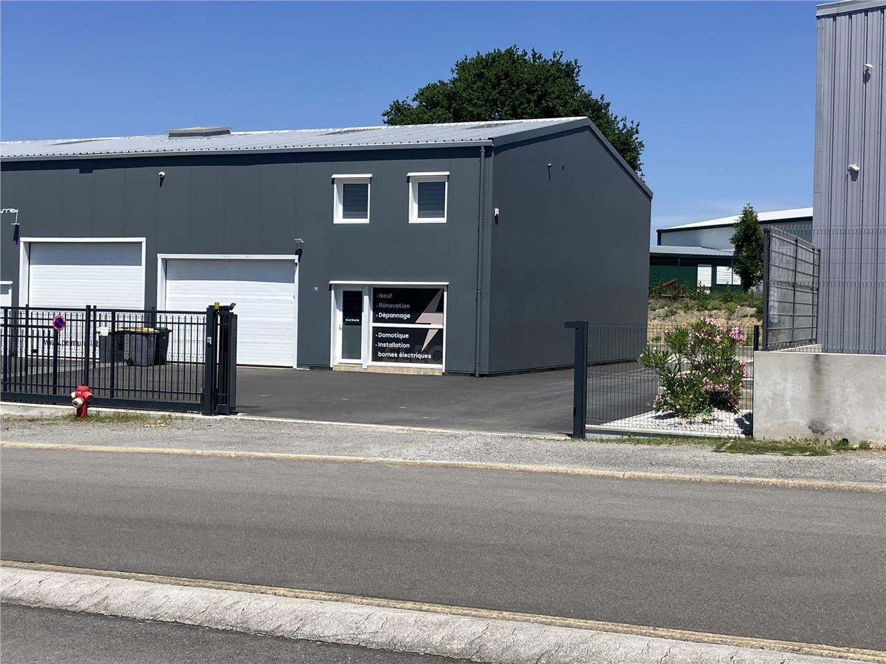 Au coeur de la zone d'activité dynamique et reche