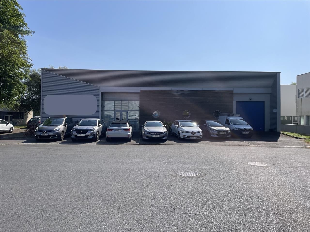 Nous vous proposons à la location un bâtiment mix