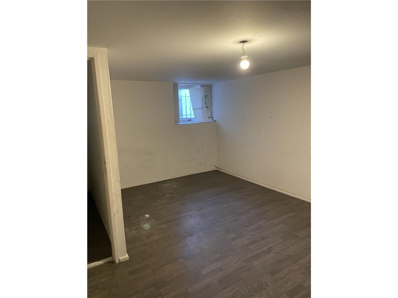 Découvrez ce local commercial situé au coeur de N