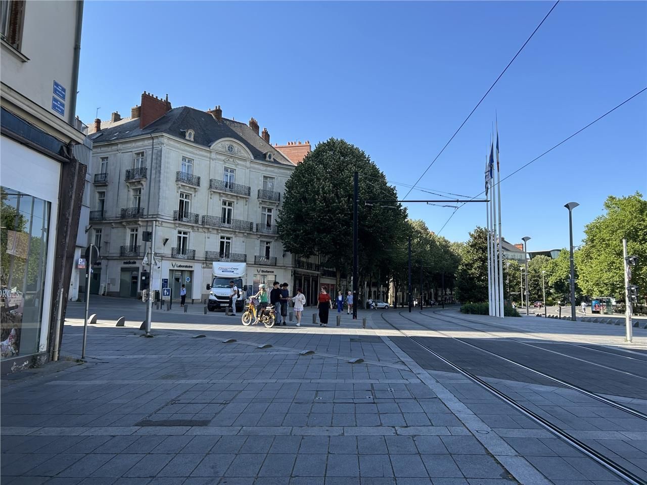 Local commercial offrant un très beau linéaire vi