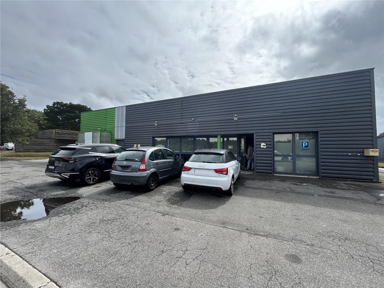 Bâtiment indépendant de 500 m² à louer à Saint-He